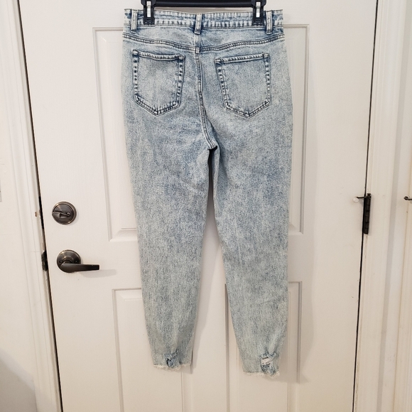 Tinseltown Mom Jeans Distressed Light Wash High Rise Size 11 - Picture 2 of 9